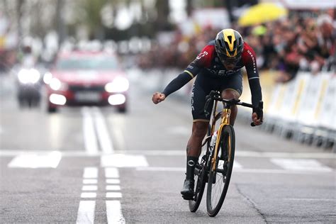 Who are the bookies' favourites to win the Giro d'Italia .